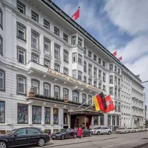 Das Fairmont Hotel Vier Jahreszeiten am Jungfernstieg zählt zu den besten Stadthotels in ganz Europa.