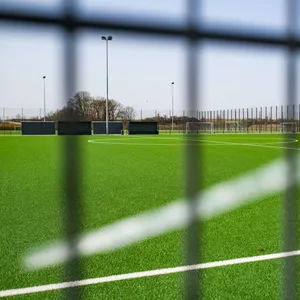 Ein leerer Fußballplatz