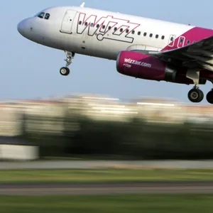 Die ungarische „Wizz Air“ erweitert ihr Angebot ab Hamburg (Archivbild).