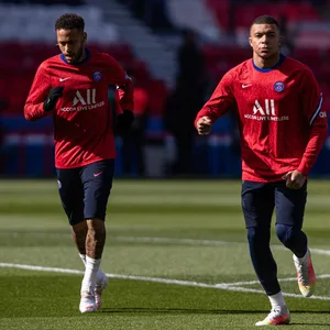 Nach Messi-Transfer: Kylian Mbappe (r.) ist mit seiner Situation bei PSG unzufrieden und möchte den Verein verlassen