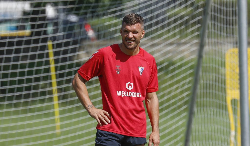Ex-Weltmeister Lukas Podolski wurde bei seinem neuen Klub Gornik Zabrze positiv auf Corona getestet und muss in Quarantäne