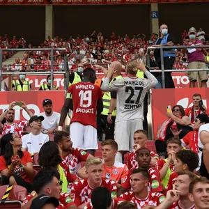 Spieler und Fans von Mainz 05
