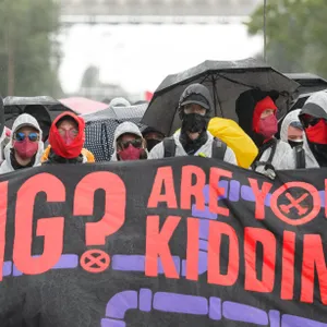 Hunderte demonstrieren gegen LNG-Terminal in Brunsbüttel.