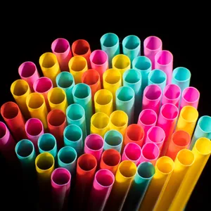 Seit Anfang Juli ist ihre Einfuhr verboten – dennoch wurden Ende Juli Trinkhalme und -becher aus Plastik durch den Hamburger Zoll sichergestellt. (Symbolbild)