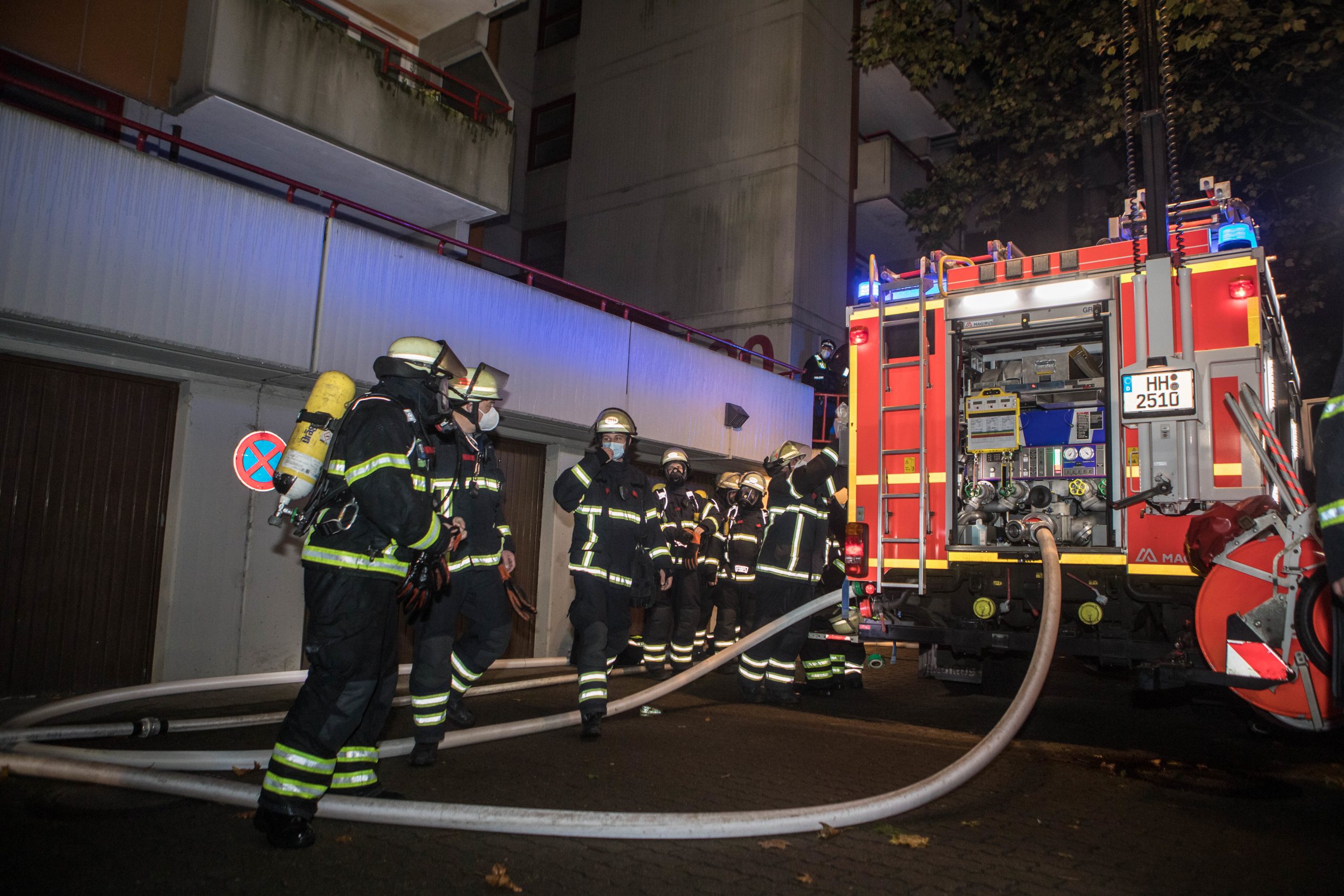 Feuerwehreinsatz in Wilhelmsburg – Bewohner melden Gasgeruch.