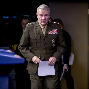 Der U.S. General Kenneth McKenzie bei einer Pressekonferenz 2019.