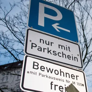 Der Landesbetrieb Verkehr plant unter anderem drei neue große Anwohnerparkzonen in Harvestehude.