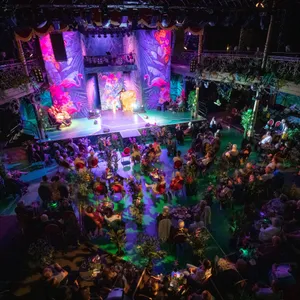 "Paradiso" Show im Schmidts Tivoli Theater