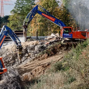 Bagger beim Straßenbau