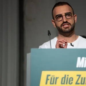 Kassem Taher Saleh wurde 1993 im Nordirak geboren und zieht nun für die Grünen in den Bundestag ein.