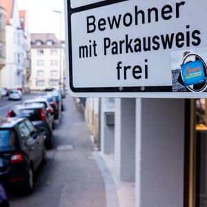 Inzwischen gibt es über 40 Anwohnerparkzonen über Hamburg verteilt. (Symbolbild)