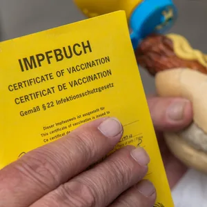 Im thüringischen Sonneberg gab es eine Gratis-Bratwurst zur Impfung (Symbolbild).
