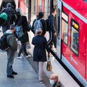 HVV-Kunden können jetzt auch gratis mit dem Fernverkehr fahren (Symbolbild).