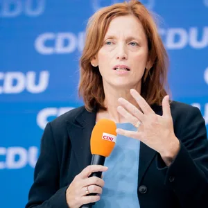 Schleswig-Holsteins Bildungsministerin Karin Prien hat Parteikollege Hans-Georg Maaßen öffentlich kritisiert.