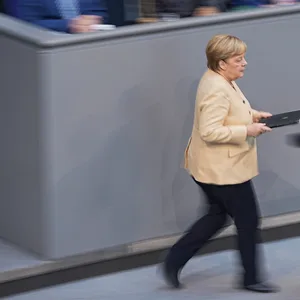Bundeskanzlerin Angela Merkel (CDU). Der Bundestag hat neue Corona-Regeln beschlossen. Es war vermutlich die letzte Plenarsitzung der Legislaturperiode.