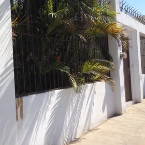 Blick auf die Fassade eines Hauses, das früher dem Drogenboss „El Chapo” gehörte (2014). Nun soll das Haus von der mexikanischen Staatslotterie verlost werden.
