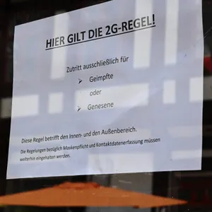 Corona-Regeln Schild