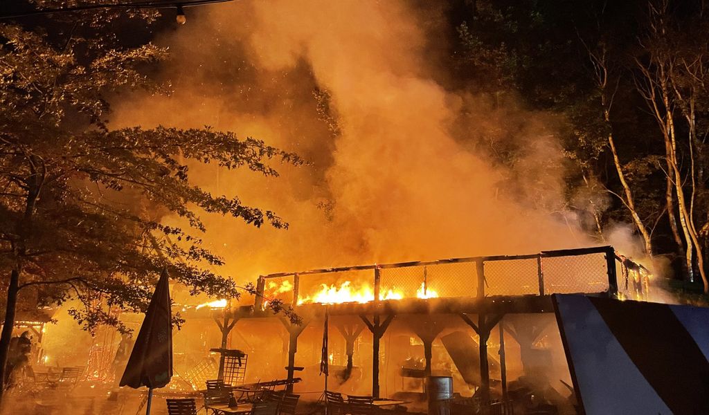 Brand in Erlebnisdorf auf Rügen: Hoher Schaden.