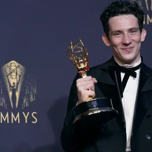 Josh O'Connor, Gewinner des Preises für den herausragenden Hauptdarsteller in einer Dramaserie für „The Crown”.