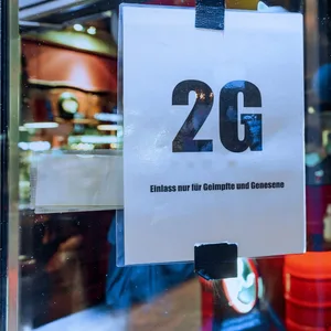 Wer das 2G-Modell nutzt, muss es von außen kenntlich machen.