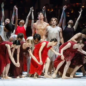 „Turangalila“ an der Hamburger Staatsoper. Für eine Inzenierung von „Die Entführung aus dem Serail“ sucht das Haus für einen Videodreh Statistinnen und Statisten im Alter von 20 bis 30 Jahren.