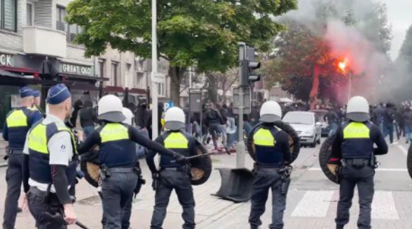 Hooligans von Eintracht Frankfurt randalieren in Antwerpen