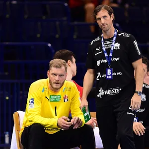 Trainer Torsten Jansen (r.) und Torwart Johannes Bitter verloren auch ihr zweites Bundesliga-Spiel.