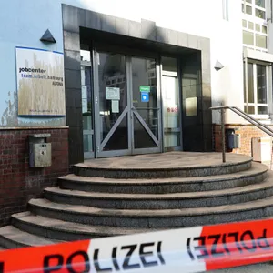 Farbanschlag auf Jobcenter in Altona.