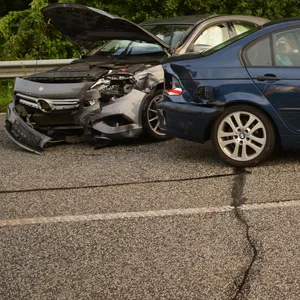 Die zwei am Unfall beteiligten Fahrzeuge in Geesthacht bei Hamburg.