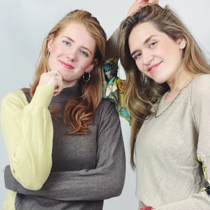 Sophie Koop (l., 26) und Katharina Rybakov (r., 26) gründeten gemeinsam die Upcycling-Marke NONOI Studios.