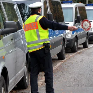 Polizisten führten hamburgweit Verkehrskontrollen durch. (Symbolfoto)
