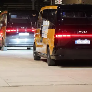 Elektro-Fahrzeuge des Sammeltaxi-Anbieters Moia.