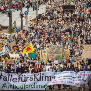 Die Teilnehmer der Fridays for Future Demonstration fordern eine deutlich konsequentere Klimapolitik.