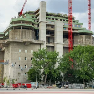 So sah der Bunker an der Feldstraße im Sommer aus. 2022 nimmt das Bunker-Hotel den Betrieb auf. (Archivbild)