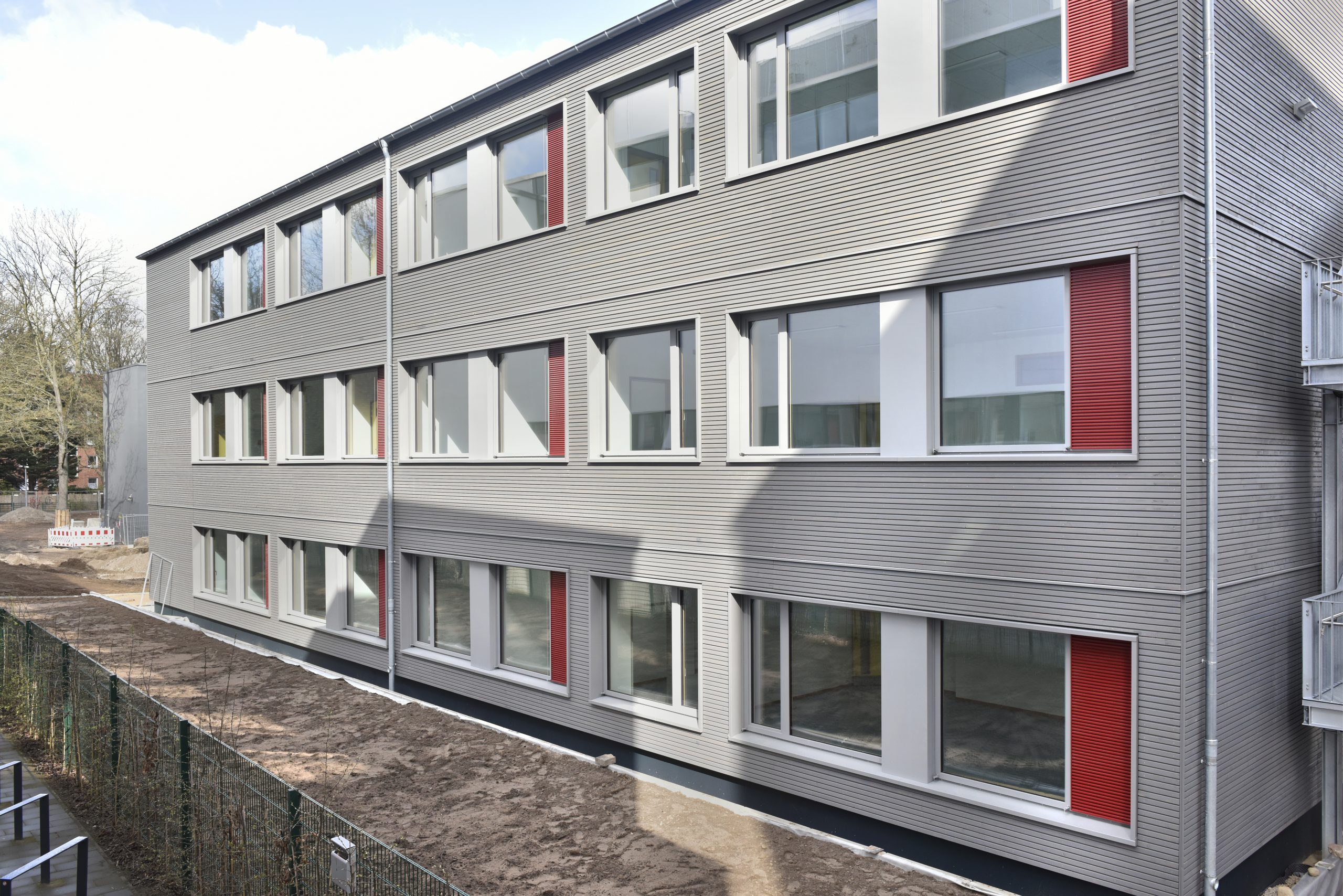 Simples Gerüst, kurze Bauzeit, anpassbare Optik - so sieht Hamburgs neue Standard-Schule aus.
