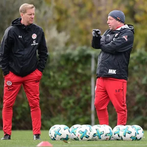 Von 2017 bis 2019 arbeiteten Timo Schultz (l.) und Markus Kauczinski beim FC St. Pauli zusammen.