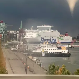 Der Tornado am 29. September 2021 über der Kieler Uferpromenade.