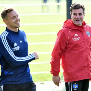 Verstehen sich gut: Dieter Hecking (r.) holte 2019 Sonny Kittel zum HSV.