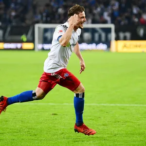 Moritz Heyer jubelt über seinen Treffer zum 2:1 gegen Sandhausen .