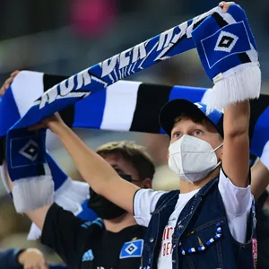 HSV-Fans beim Spiel gegen Sandhausen