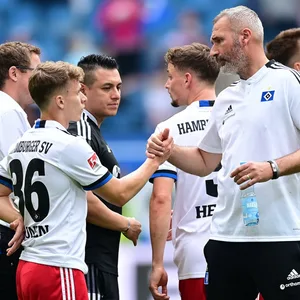 HSV-Profi Anssi Suhonen (l.) und Trainer Tim Walter