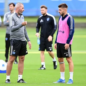 Mario Vuskovic (r.) muss noch warten, bis Tim Walter ihn in der Zweiten Liga einsetzt.