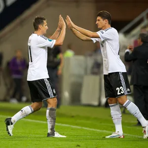 RB Leipzig soll Mario Gomez (2.v.l.) einen Posten im Management angeboten haben