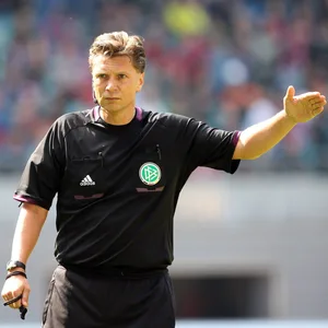 Kinhöfer verteidigt Aytekin für Ampelkarte an Dahoud