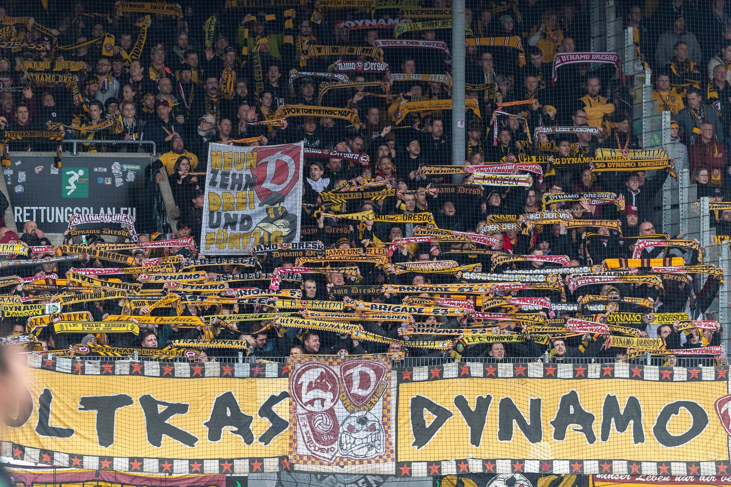 Ultras, Dynamo Dresden, FC St. Pauli