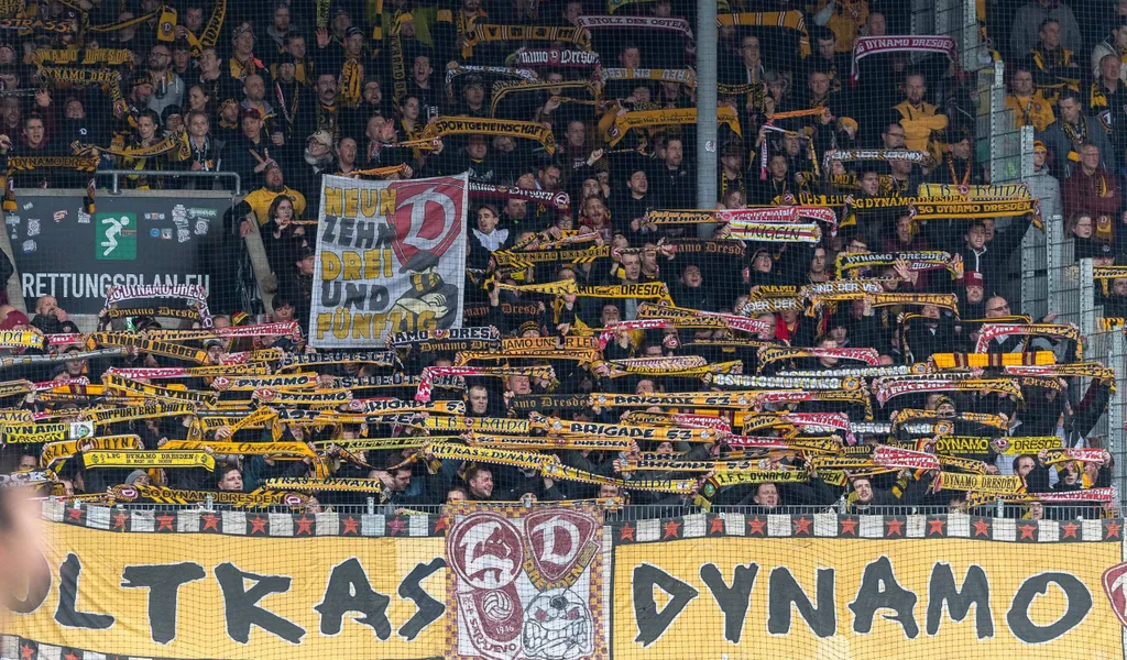 Ultras, Dynamo Dresden, FC St. Pauli