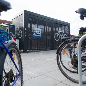 Die Bike + Ride Anlage in Neugraben soll noch einmal deutlich ausgebaut werden. Hier: Die Bike + Ride Anlage an der U-Bahn Burgstraße.