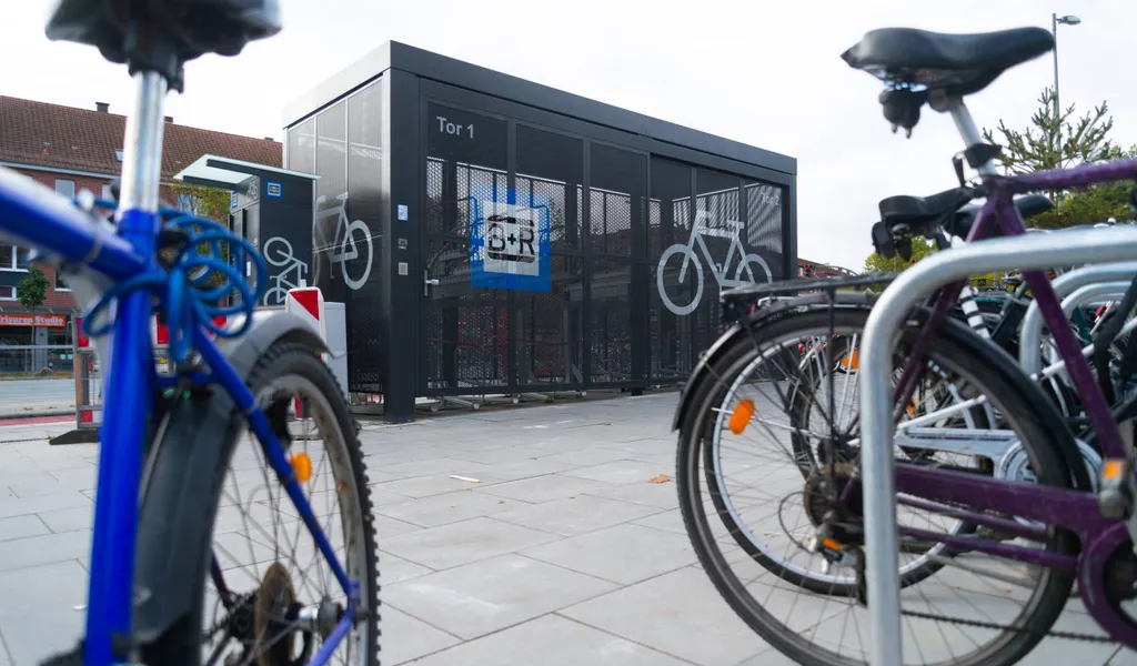 Die Bike + Ride Anlage in Neugraben soll noch einmal deutlich ausgebaut werden. Hier: Die Bike + Ride Anlage an der U-Bahn Burgstraße.