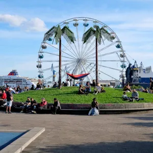„Park Fiction“ am Hafen: Hier startet der Autor seinen Streifzug durch Hamburg.