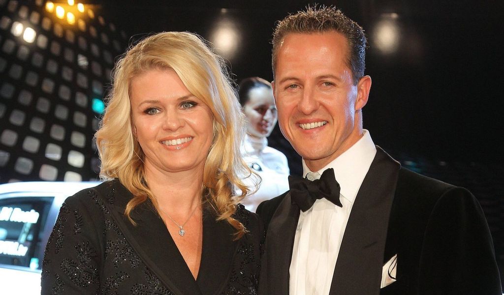 Michael Schumacher mit seiner Frau Corinna 2010 bei einer Preisverleihung.